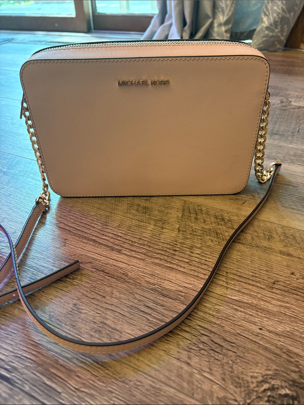 Michael Kors Blush Crossbody with Gold Chain - Picture 3 of 10